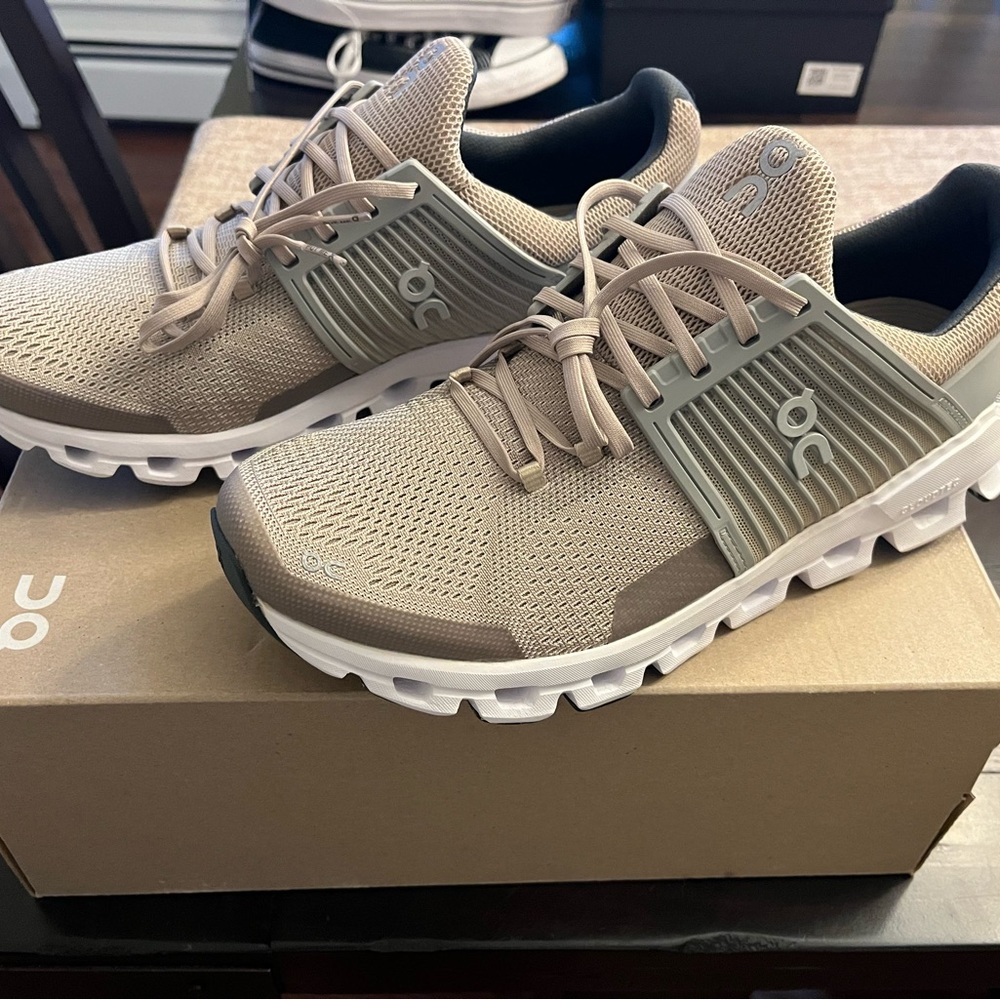 On Cloud Men’s 9.5 Sneakers
